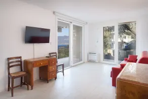 Villa Malù - APT Amalia - Vista a la piscina y al lago - Image 4