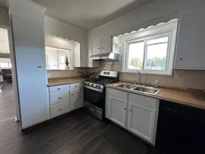 Spacious 3 bedroom/1.5 bath home - Image 3