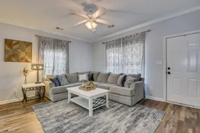 Convenient, Comfortable, & Charming Bungalow - Image 4