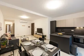 Beautiful Modern Central 2BR Apt - Image 5