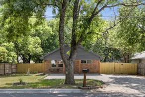 The Trap House on Rose Downtown 1 King 1 Queen! - Image 4