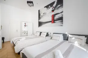 Spacious Stay at Bank Center   Parlament Neighbor - Image 5