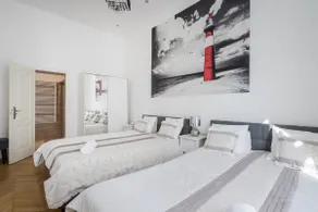 Spacious Stay at Bank Center   Parlament Neighbor - Image 4