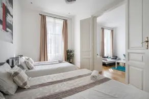 Spacious Stay at Bank Center   Parlament Neighbor - Image 2