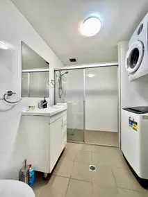 Cozy 1 bed Apt in Parramatta with free parking - Image 4