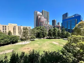 Cozy 1 bed Apt in Parramatta with free parking - Image 5