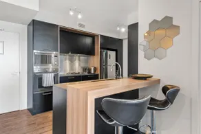 South Bank Styling! ~ 1Bed, 1Bath, 1Car, Balcony - Image 5