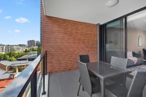 South Bank Styling! ~ 1Bed, 1Bath, 1Car, Balcony - Image 3