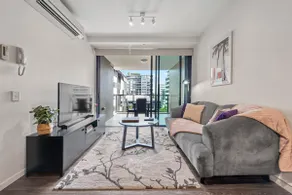 South Bank Styling! ~ 1Bed, 1Bath, 1Car, Balcony - Image 2