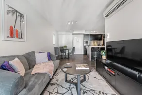 South Bank Styling! ~ 1Bed, 1Bath, 1Car, Balcony - Image 4