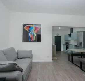 Apex Living NE - Carnegie House 4 Bed House, FREE PARKING FREE WiFi - Image 2