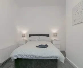 Apex Living NE - Carnegie House 4 Bed House, FREE PARKING FREE WiFi - Image 5