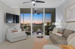 The Fitz - Stylish 3Br, 2Ba with pool.  Walk to beach. Great views. - Image 2