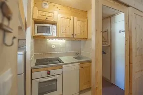 Heart of resort rental for 6 people - Image 2