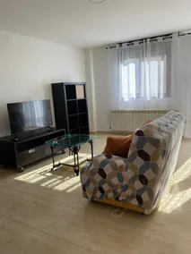 Bright and cozy apartment. - Image 4