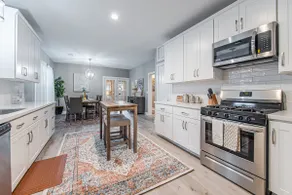 Glamorous Renovated Home in Historic Bryan - Image 4
