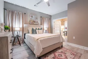 Glamorous Renovated Home in Historic Bryan - Image 5