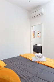 Exclusive Apartment Near Metro and Train Station - Image 3