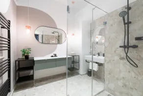 Elegant 1BR Suite, City Close by HM - Image 5