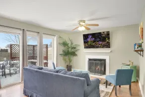 Naperville/Aurora | Fenced Yard! - Image 3