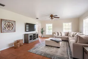 Hilltop Cattle Farm Stay w/pool House - Image 5