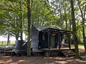 Luxury Woodland Lodge - Image 3