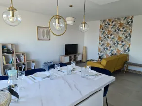 Nice two rooms, top floor, sea view - Image 2