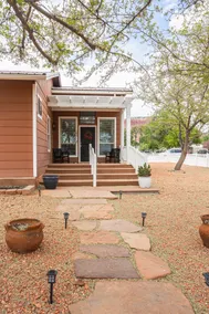 Charming home walking distance from downtown Kanab, w/King Suite - Image 2