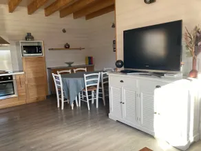 Quiet and cozy wooden house - Image 5