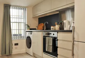 Private Studio W/Courtyard Nr Cathedral & High Str - Image 5