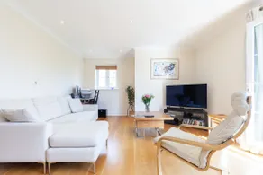 Contemporary living in the centre of Jericho - Image 3