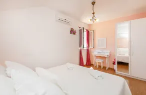 Rose Apartment - Image 5
