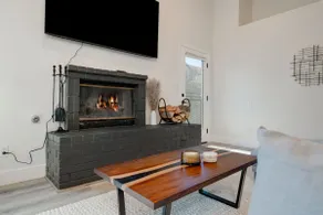Best Location ! Next to Fountains & Fairgrounds! - Image 4