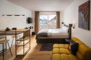 Studio apartment with mountain view - Image 2