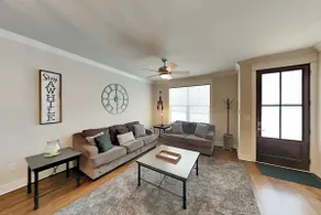 Nash Townhouse*Free Parking - Image 2