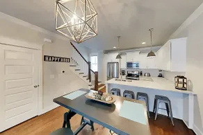 Nash Townhouse*Free Parking - Image 5