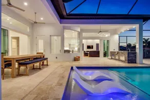 Luxury Canal-Front Home with Heated Pool Spa Bicycles - Image 4