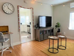 Cozy home near dwntwn + dog friendly - Image 2