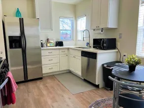 Cozy home near dwntwn + dog friendly - Image 4