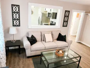 Cozy Home on College Ave - Image 2