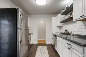 Charming home with King suite - Image 5
