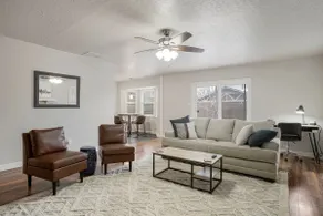 Charming home with King suite - Image 4