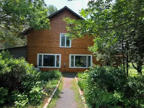 Extra-large 4,000 sq f retreat in woods with sauna - Image 2