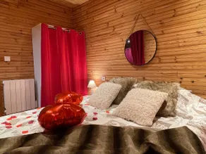 Romantic cottage with sauna and outdoor hot tub - Image 3