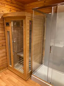 Romantic cottage with sauna and outdoor hot tub - Image 5
