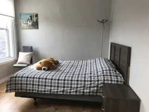 Entire 2bdr with a living room - Image 5