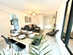 Le Central - Comfort and Calm in the city center - Image 3