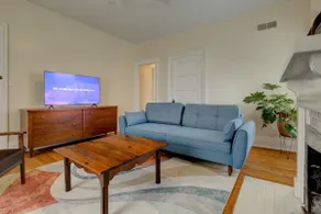 Downtown Hampton Court Unit 4 - Image 3