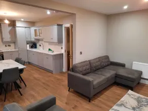 Stunning new 4 bedroom house. - Image 2