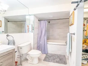 Spacious 1 BD Cherry Creek Condo - Image 5